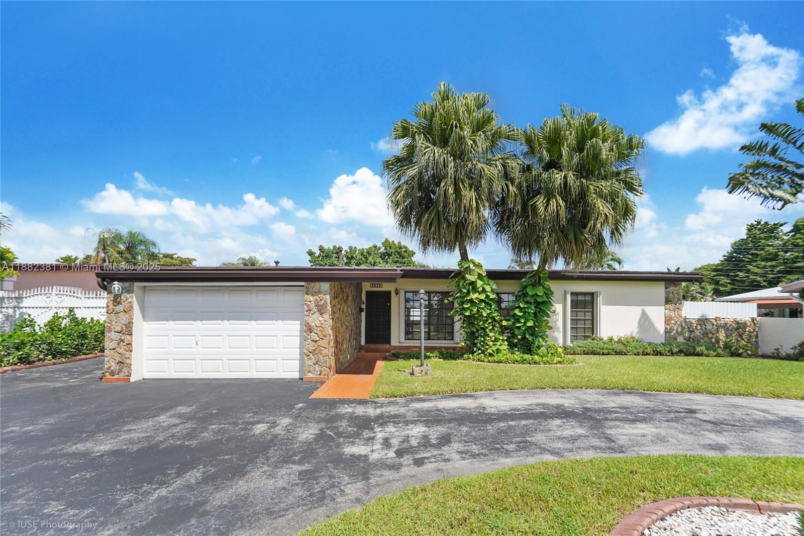 1015 W 64th St, Hialeah FL 33012