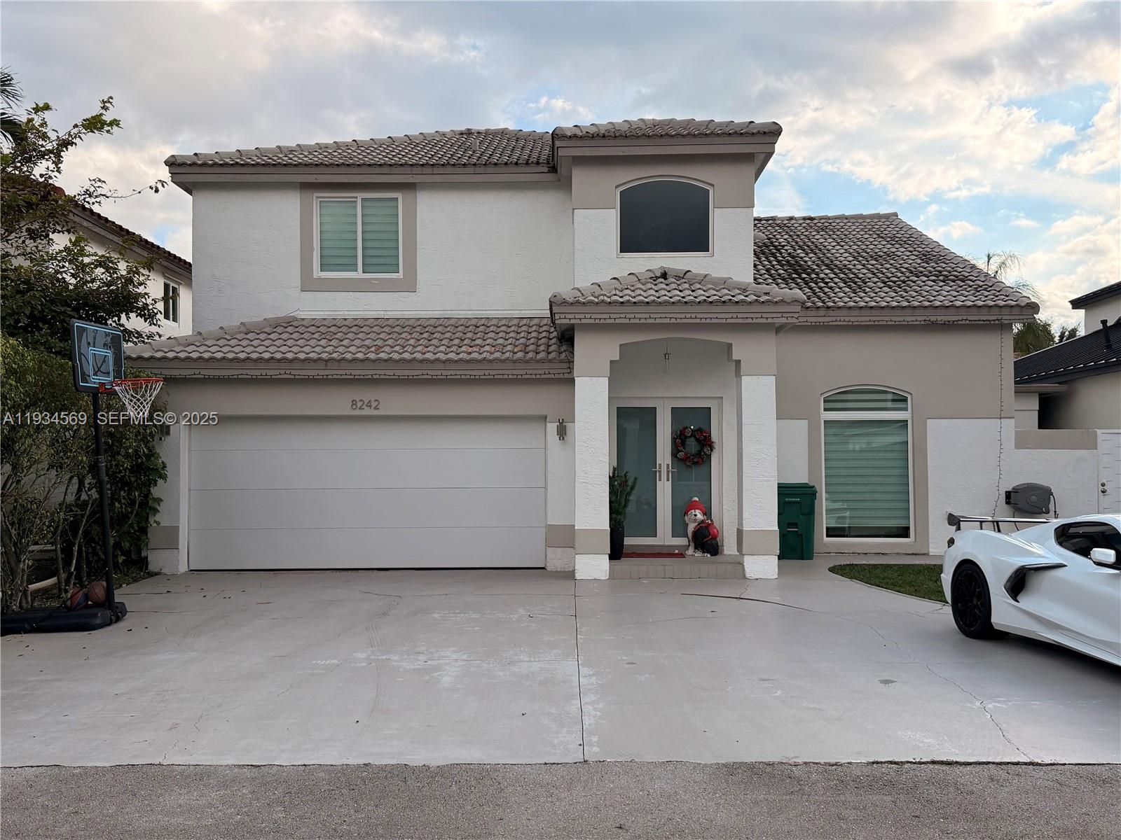 8242 NW 200 TER, Hialeah FL 33015