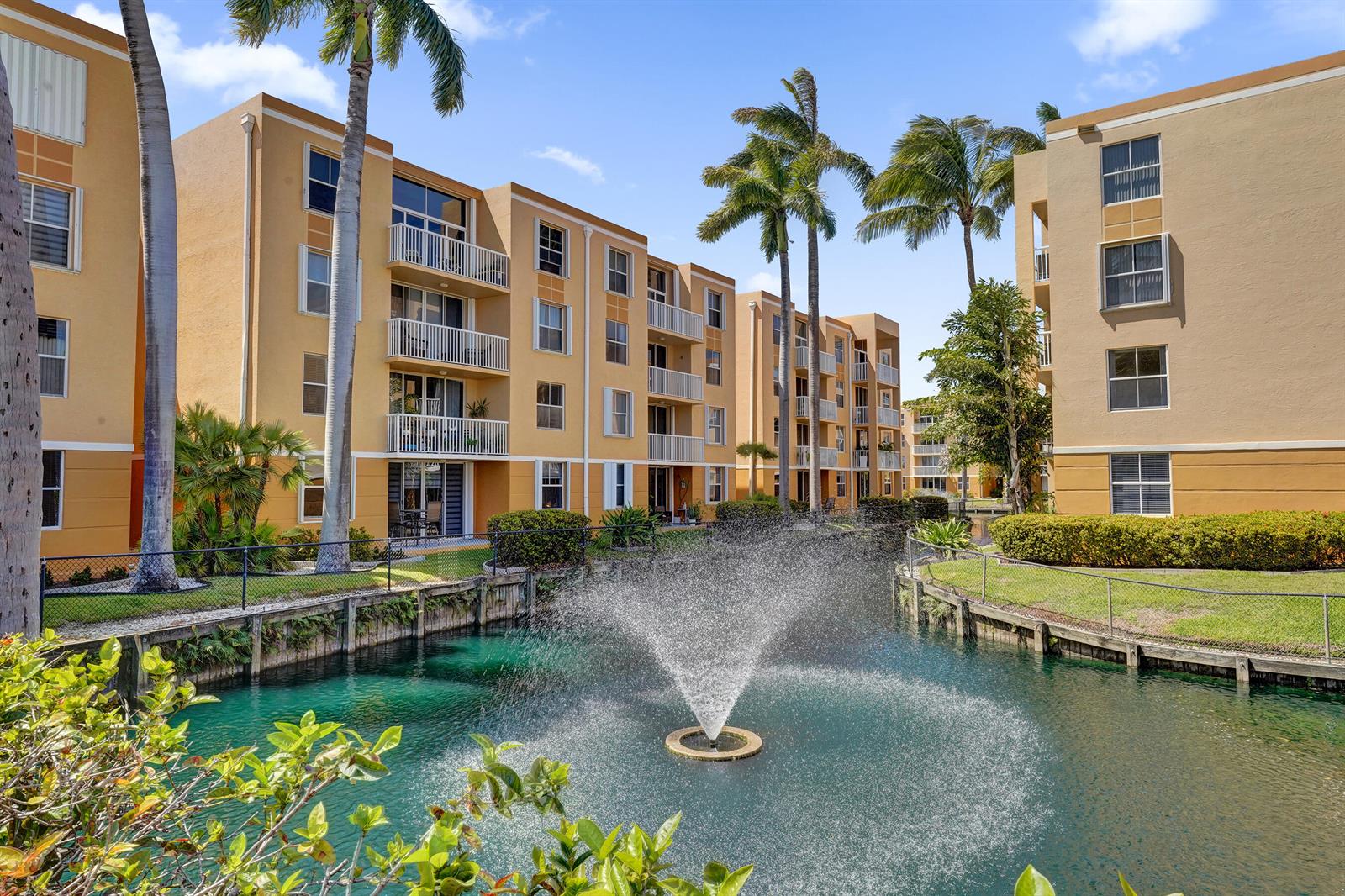 1450 SE 3rd Avenue # 305, Dania Beach FL 33004