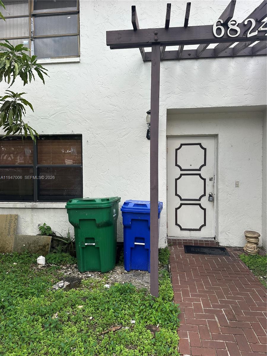 6824 SW 37th St, Miramar FL 33023