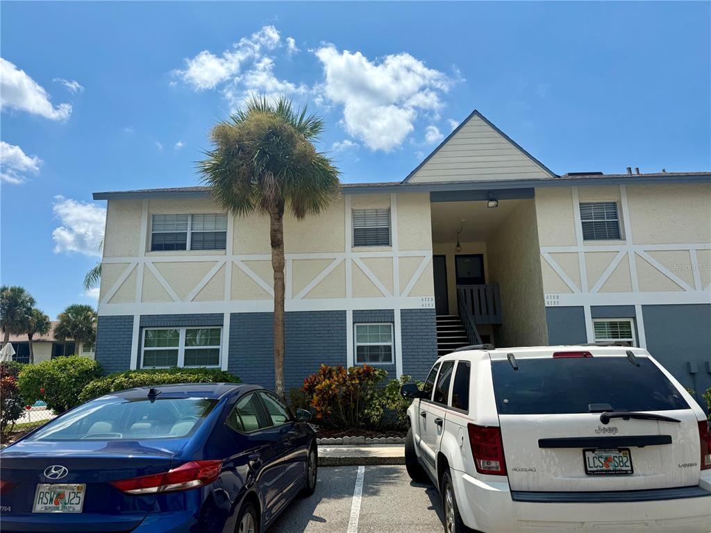 4725 AVON COURT