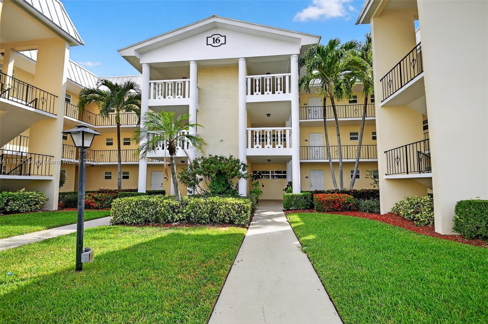 16 Colonial Club Dr # 205, Boynton Beach FL 33435