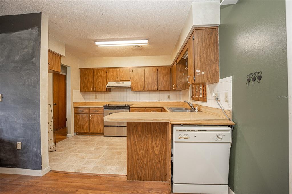 9701 E WARM SPRINGS AVENUE, COLEMAN, FL — photo 5 of 14