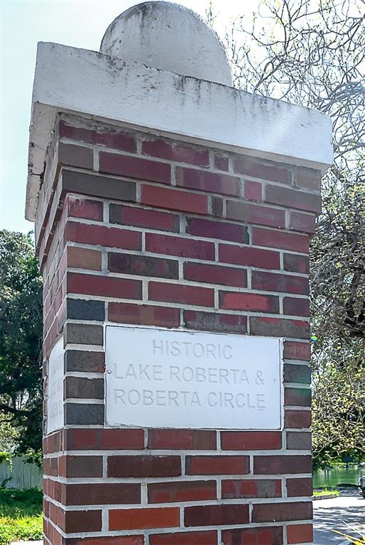 A brick pillar with a white cap displays a sign for Historic Lake Roberta and Roberta Circle — 5530 N 9TH STREET UNIT 2, TAMPA, FL