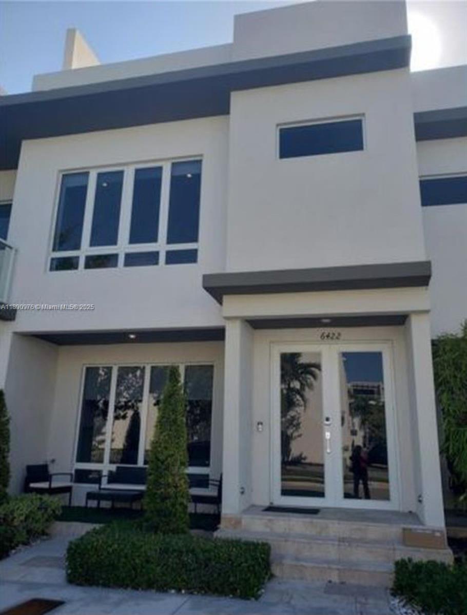 6422 NW 105th Pl, Doral FL 33178