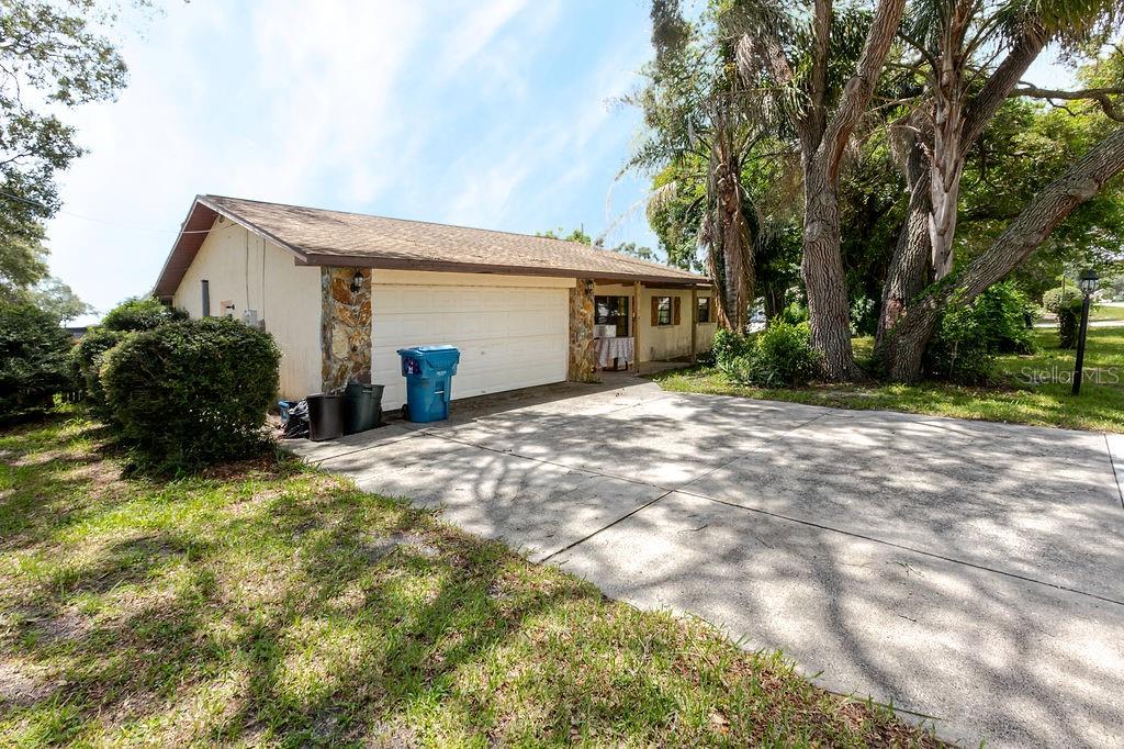 1042 TRYON CIRCLE, SPRING HILL, FL — photo 3 of 28