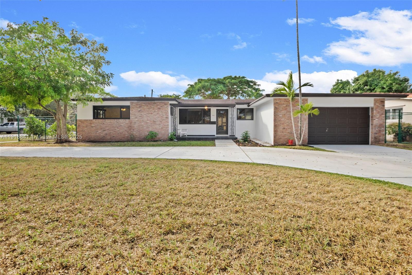 700 Rio Vista Dr, Miami Springs FL 33166