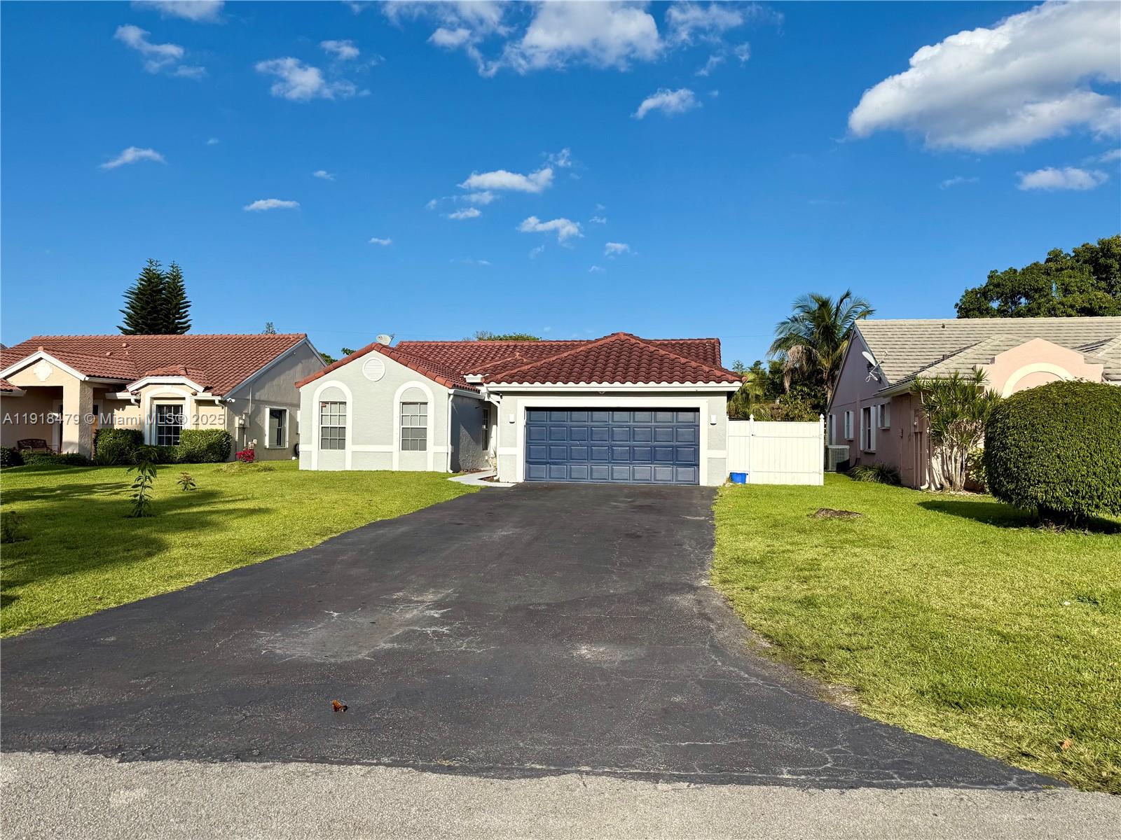 1060 New Parkview Pl, Haverhill FL 33417