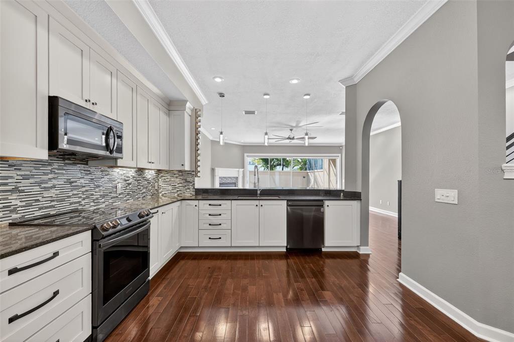 348 LARBOARD WAY, CLEARWATER BEACH, FL — photo 5 of 30