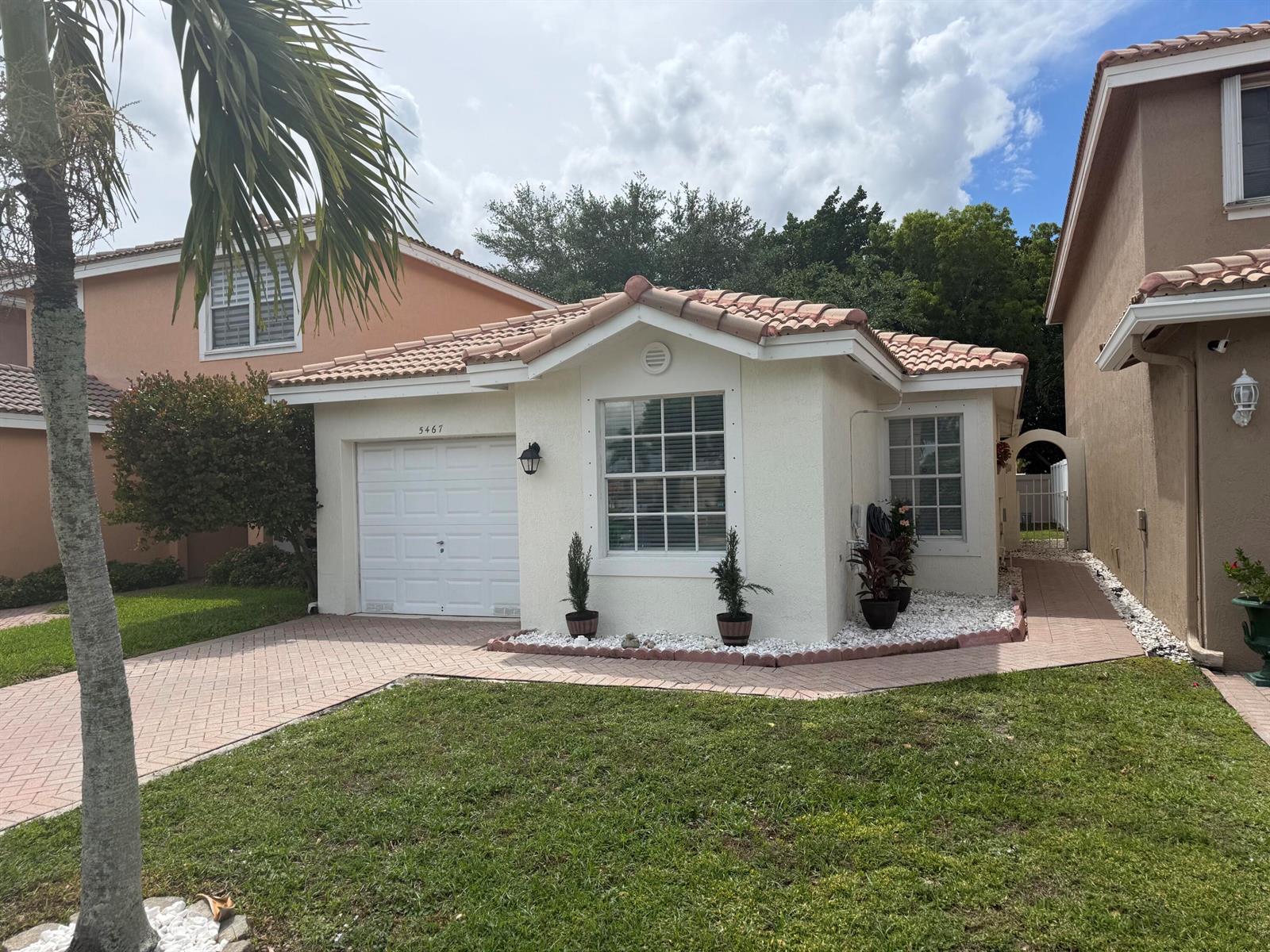 5467 NW 95th Avenue, Sunrise FL 33351