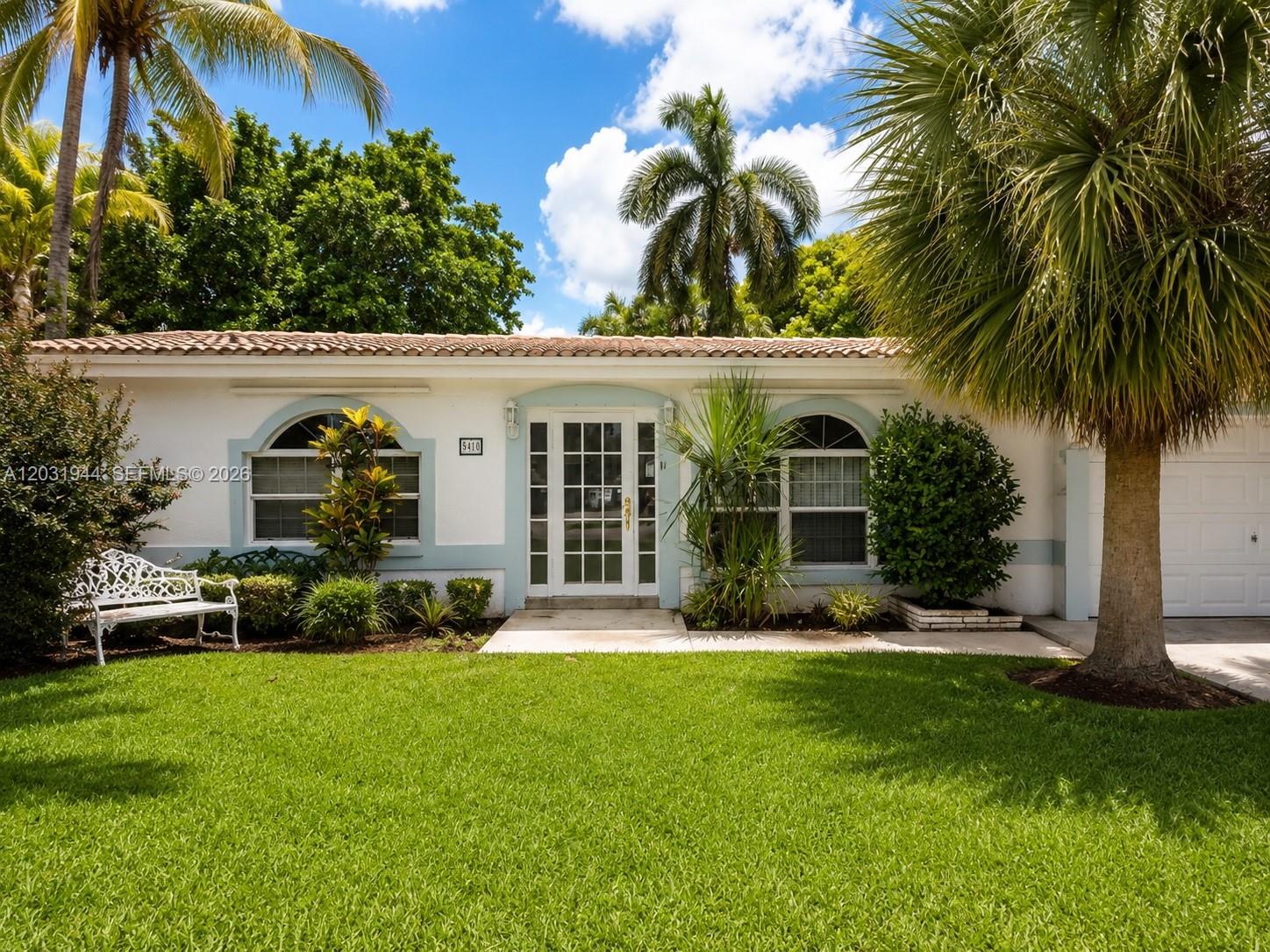 800 NE 2nd Ct, Hallandale Beach FL 33009