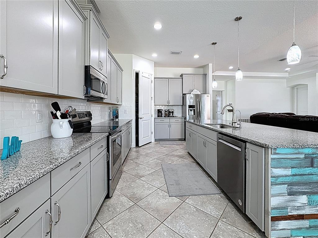309 167TH BOULEVARD E, BRADENTON, FL — photo 5 of 30