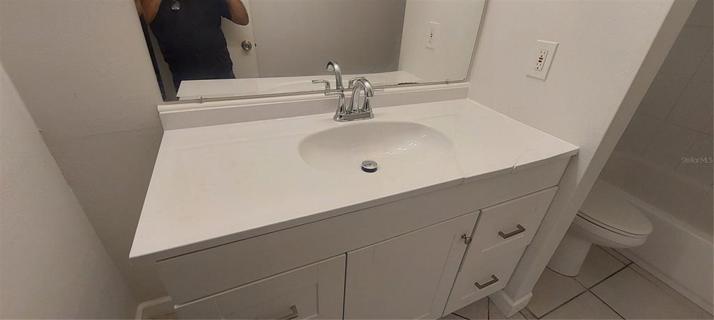 A bathroom vanity with a white countertop, chrome faucet, and a visible crack — 546 ORANGE DRIVE UNIT 13, ALTAMONTE SPRINGS, FL