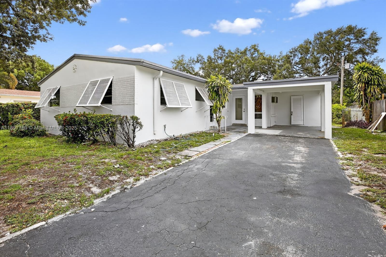 6620 Charleston St, Hollywood FL 33024
