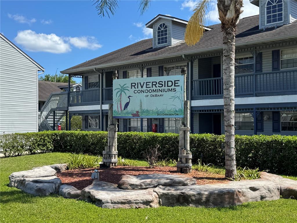 313 DIRKSEN DRIVE UNIT F7