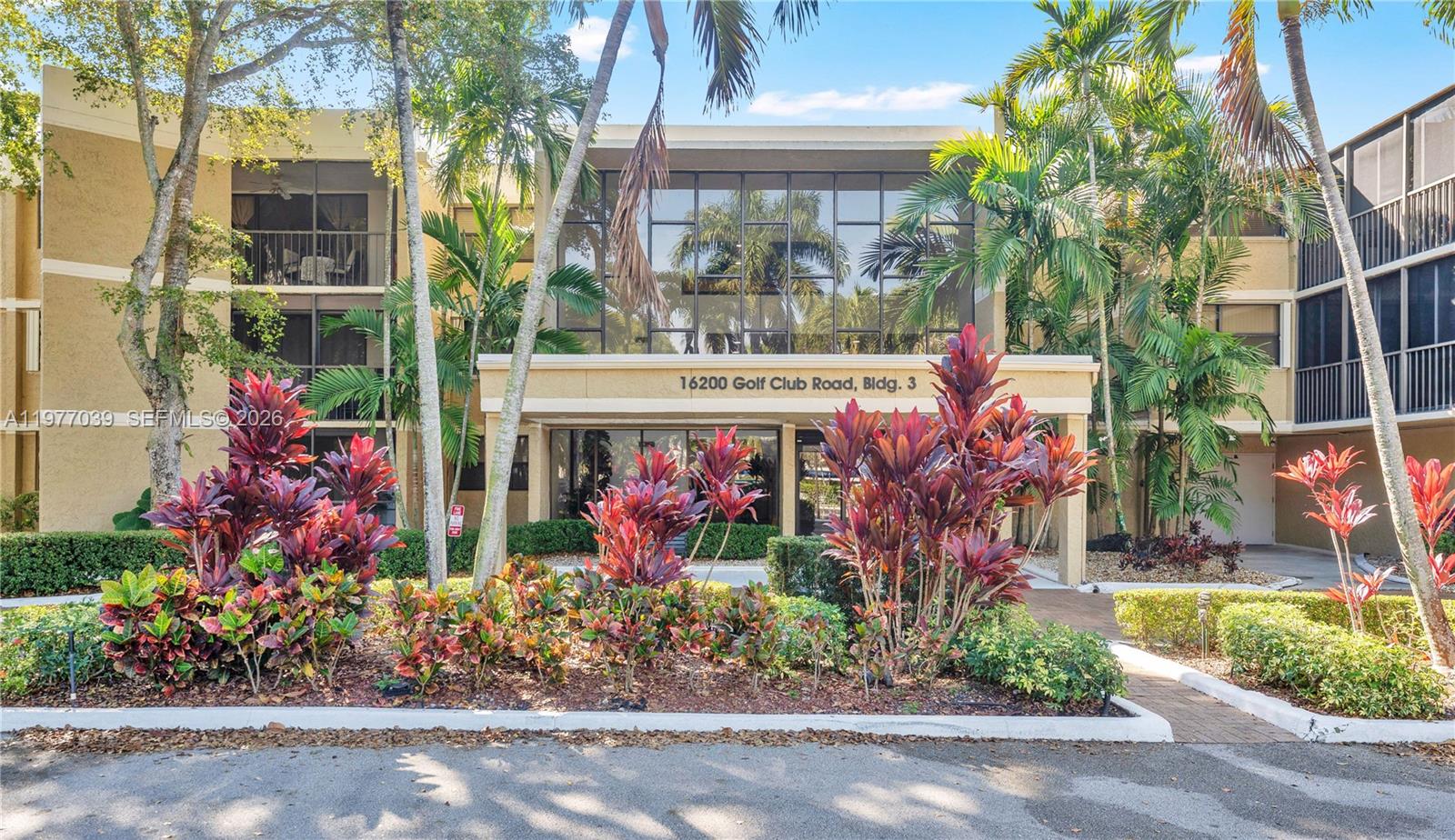 16200 Golf Club Rd # 102, Weston FL 33326