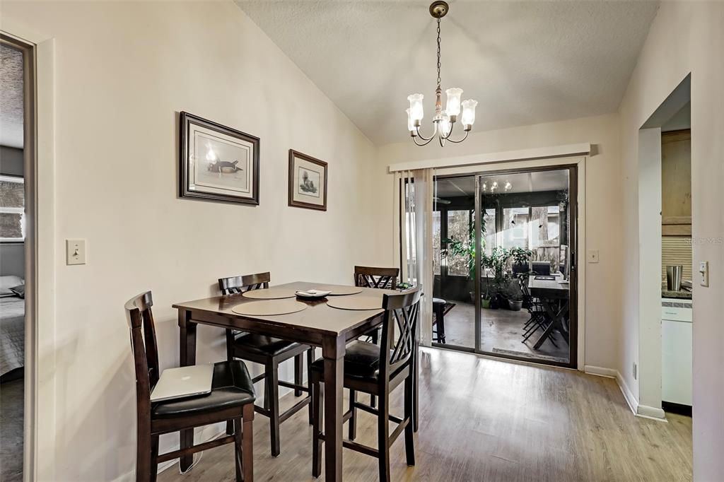 531 LORING AVENUE, ORANGE PARK, FL — photo 4 of 28