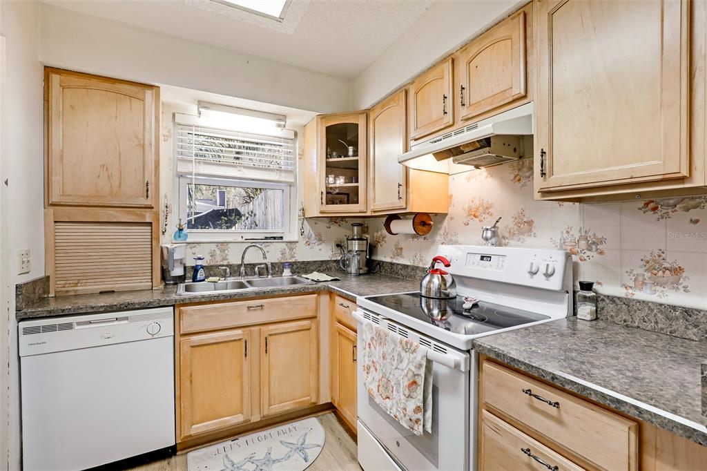 531 LORING AVENUE, ORANGE PARK, FL — photo 5 of 28