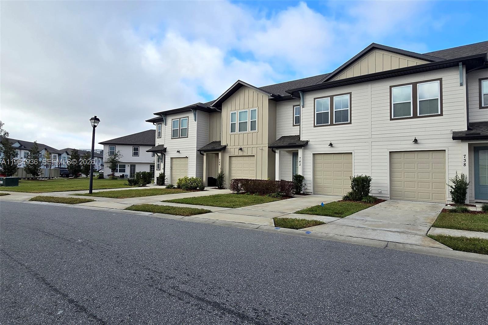 742 Langboat Dr, Davenport FL 33896
