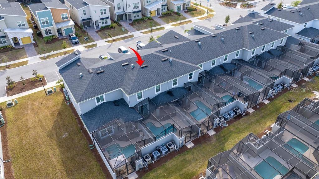 An aerial view shows a row of townhomes with screened-in pools and a red arrow — 4337 QUOTE STREET, KISSIMMEE, FL