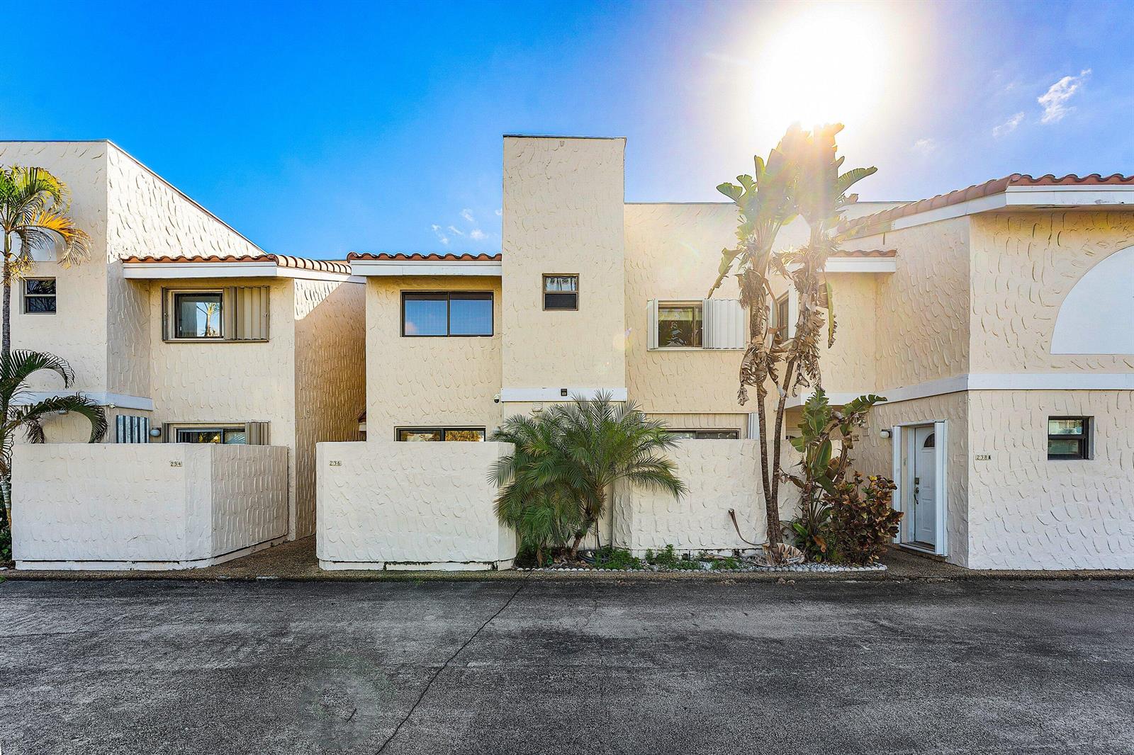 236 SE 10th Avenue, Pompano Beach FL 33060