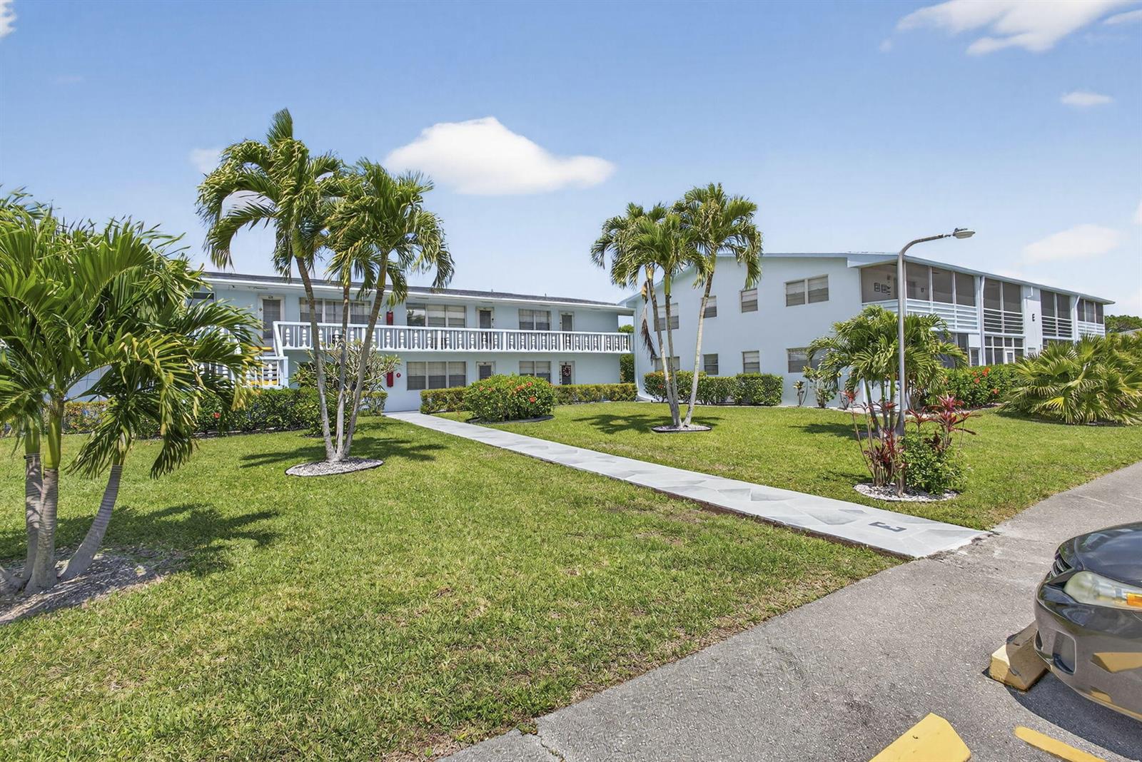 106 Camden E, West Palm Beach FL 33417
