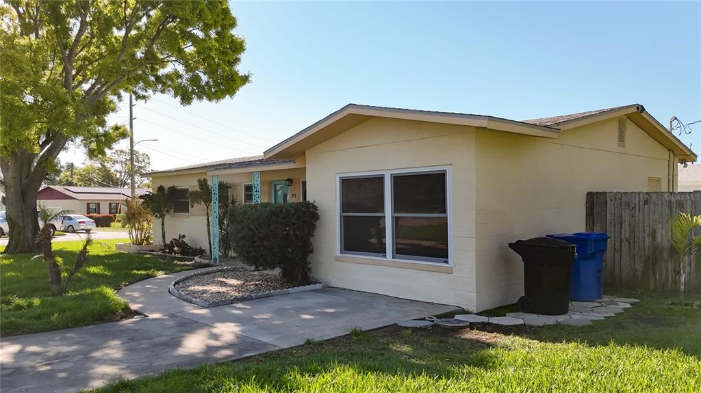 396 LEWIS BOULEVARD SE, ST PETERSBURG, FL — photo 3 of 22