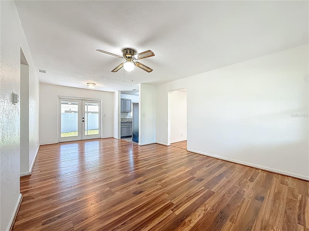 396 LEWIS BOULEVARD SE, ST PETERSBURG, FL — photo 4 of 22