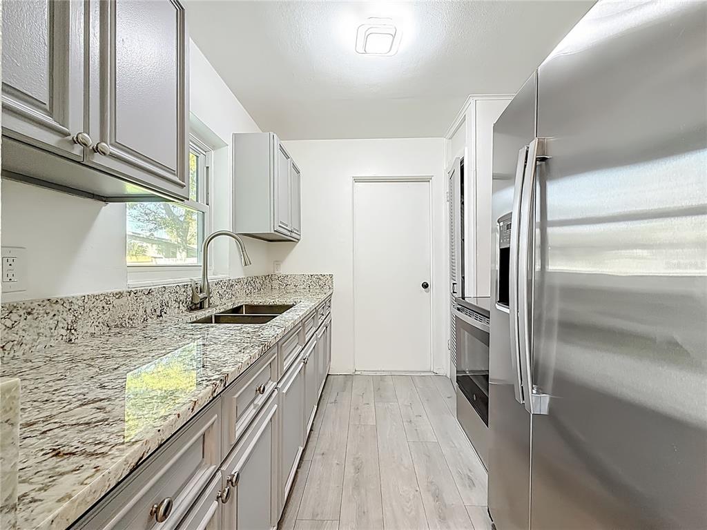 396 LEWIS BOULEVARD SE, ST PETERSBURG, FL — photo 5 of 22