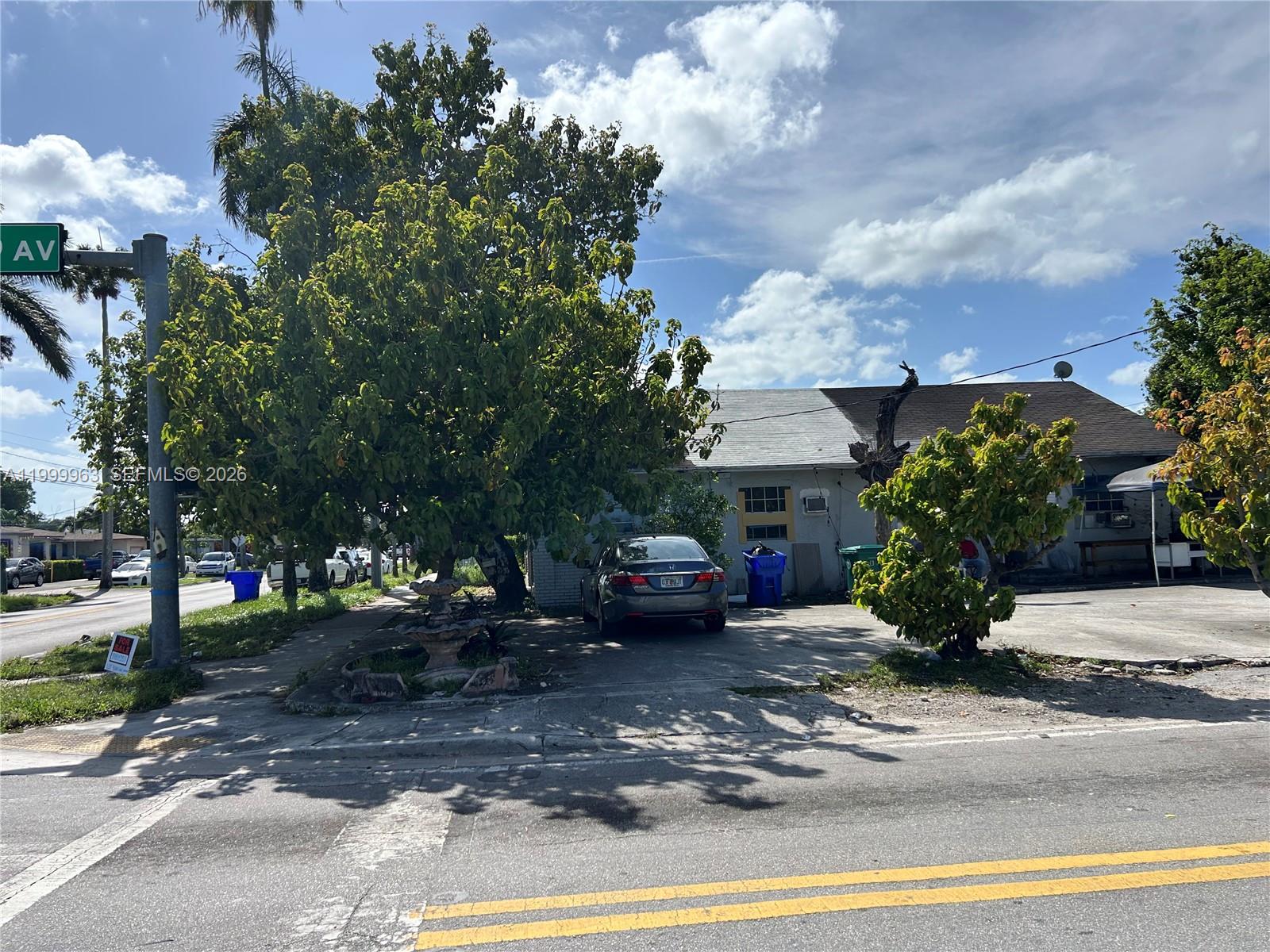 MIAMI, FL — photo 2 of 2