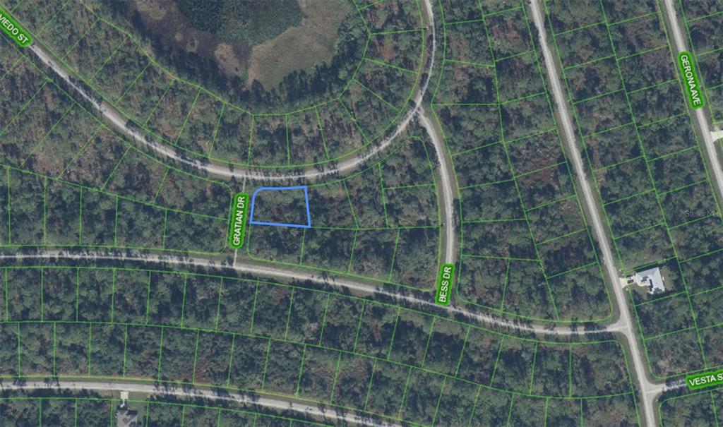 An aerial map view shows a highlighted vacant residential lot located at a street intersection — 8823 OVIEDO STREET, SEBRING, FL