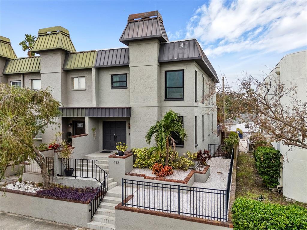 162 E DAVIS BOULEVARD