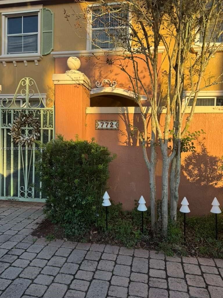 772 SW 106th Ave # 1910, Pembroke Pines FL 33025