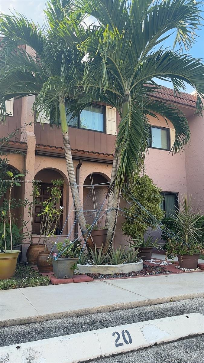 19 Matador Ln # 22, Davie FL 33324