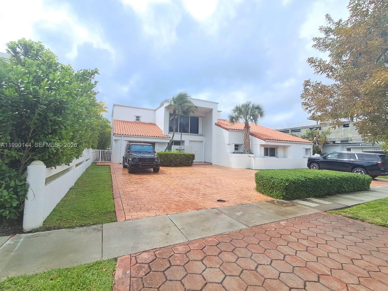 1810 Daytonia Rd, Miami Beach FL 33141