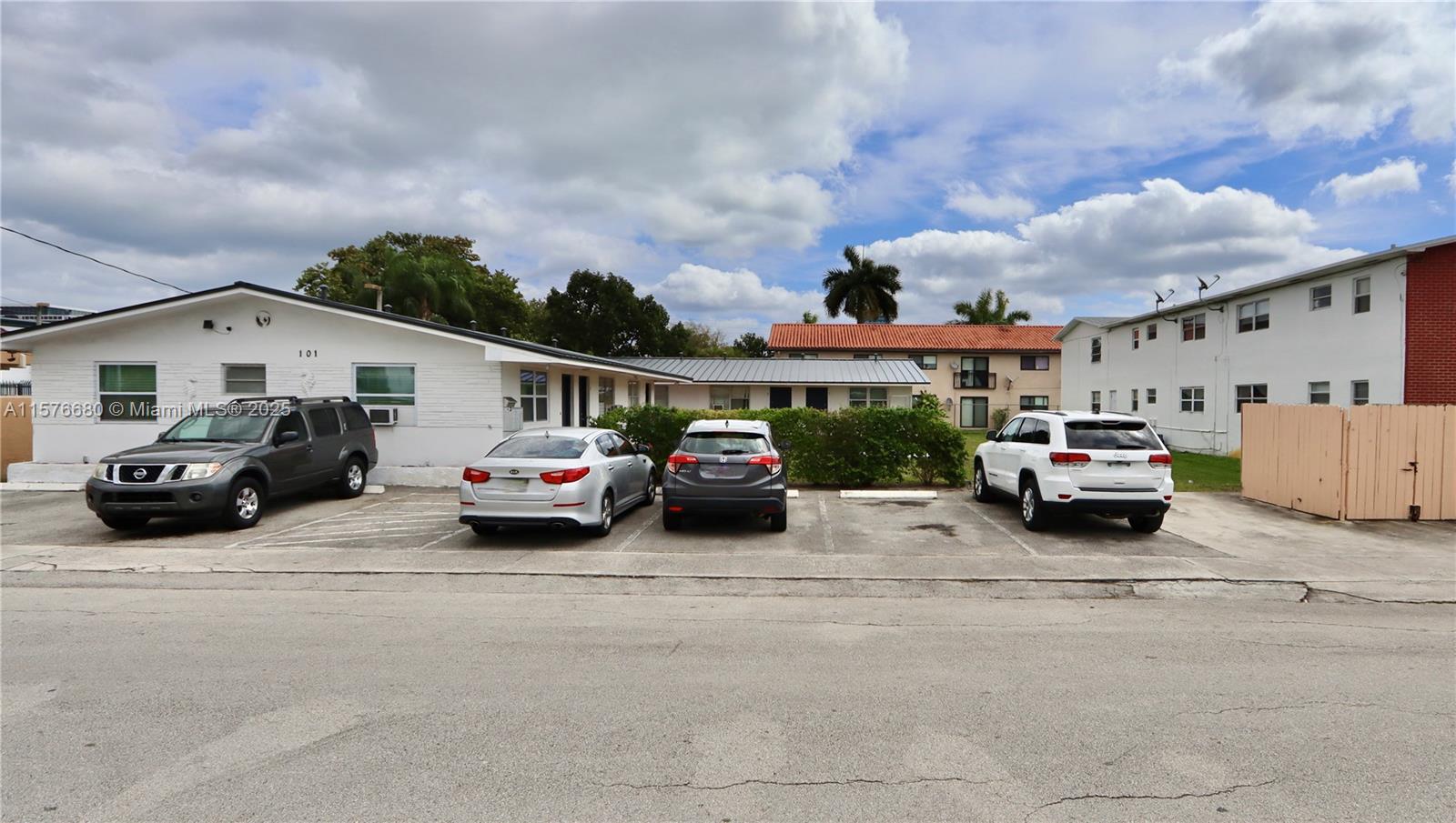 101 SE 4th Ave # 7, Hallandale Beach FL 33009