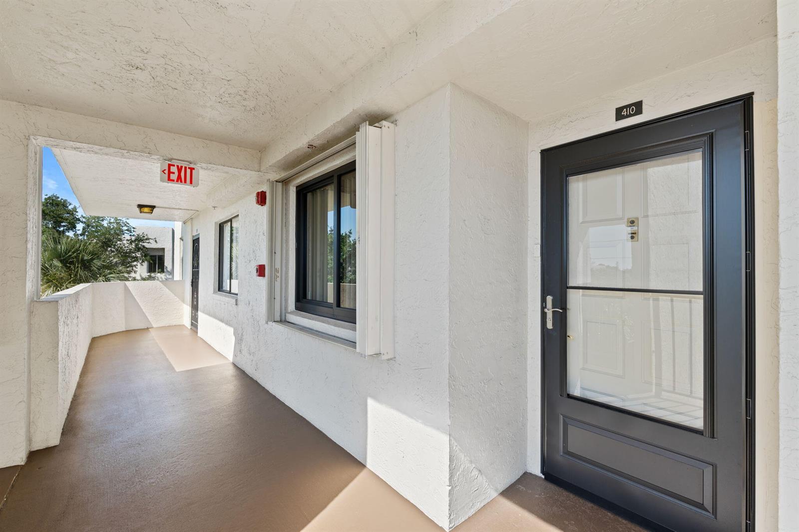3138 Via Poinciana # 410, Lake Worth FL 33467