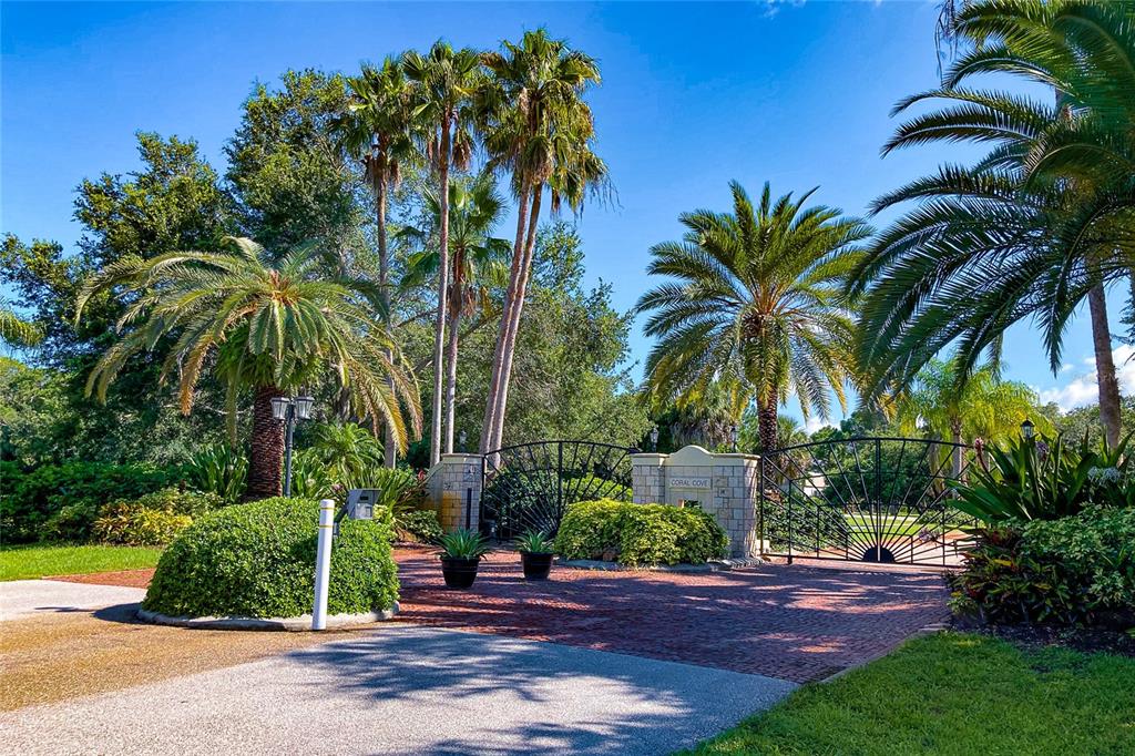 10160 CREEKSIDE DRIVE