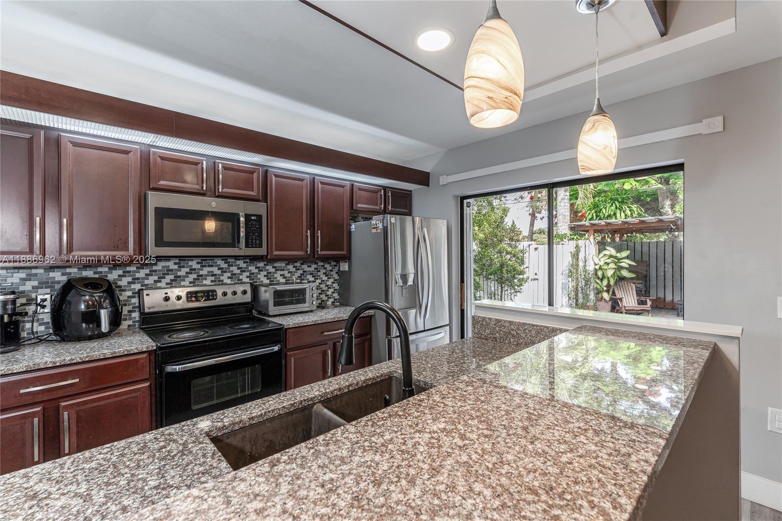 9146 SW 23rd St, Davie FL 33324