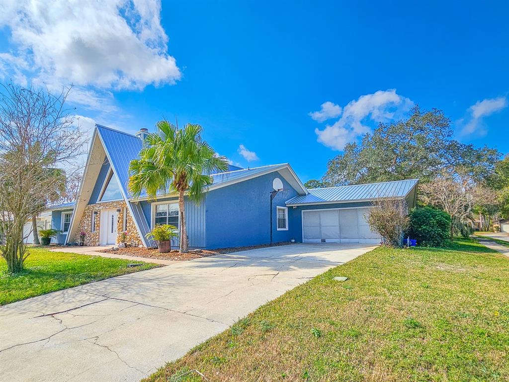 950 SAND CREST DRIVE