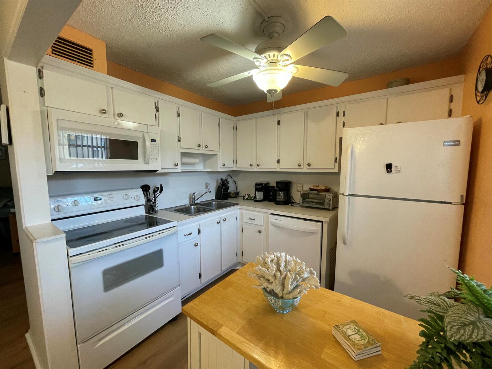 2152 NE 1st Way # 102, Boynton Beach FL 33435