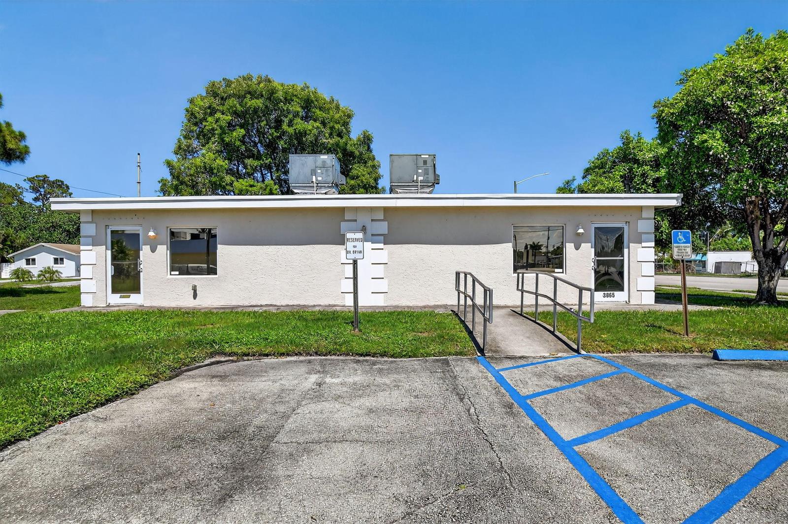 3865 10th Avenue N, Palm Springs FL 33461