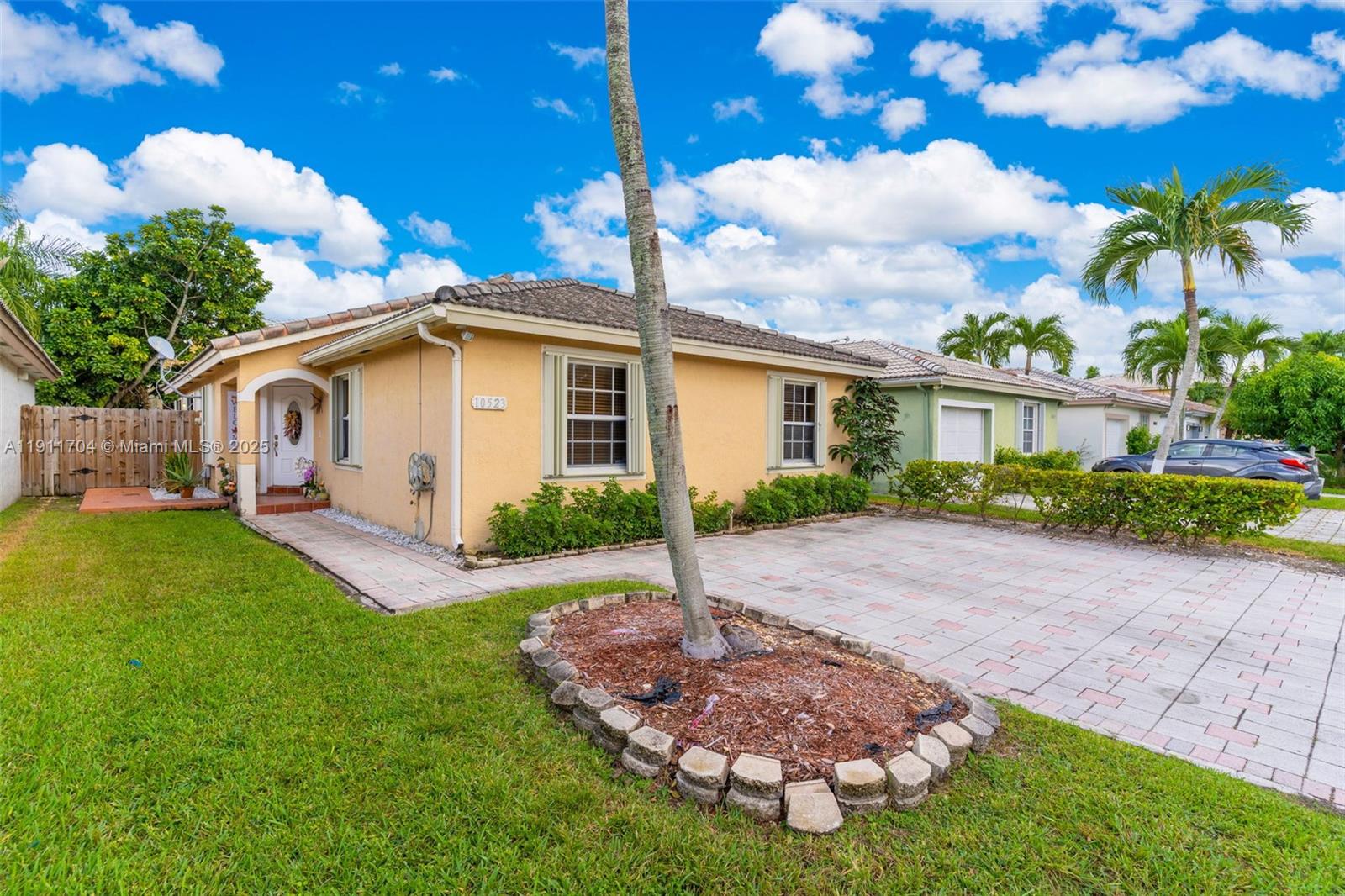 10523 SW 161st Pl, Miami FL 33196