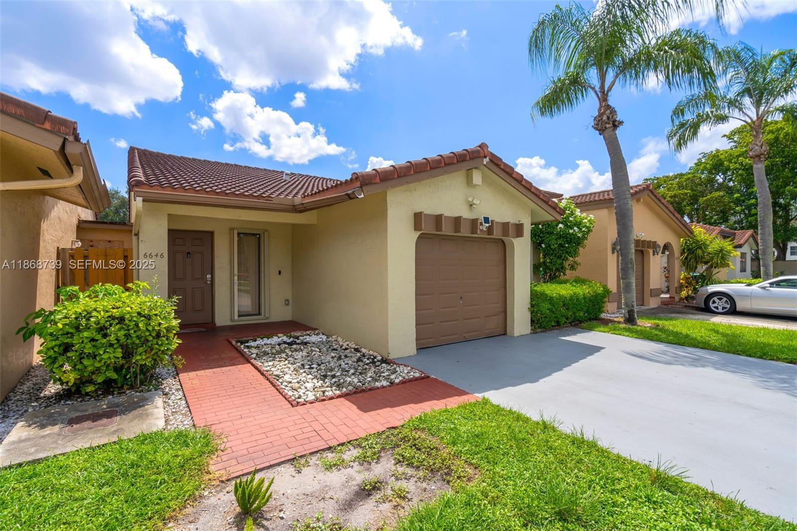 6646 NW 175th Ter, Hialeah FL 33015