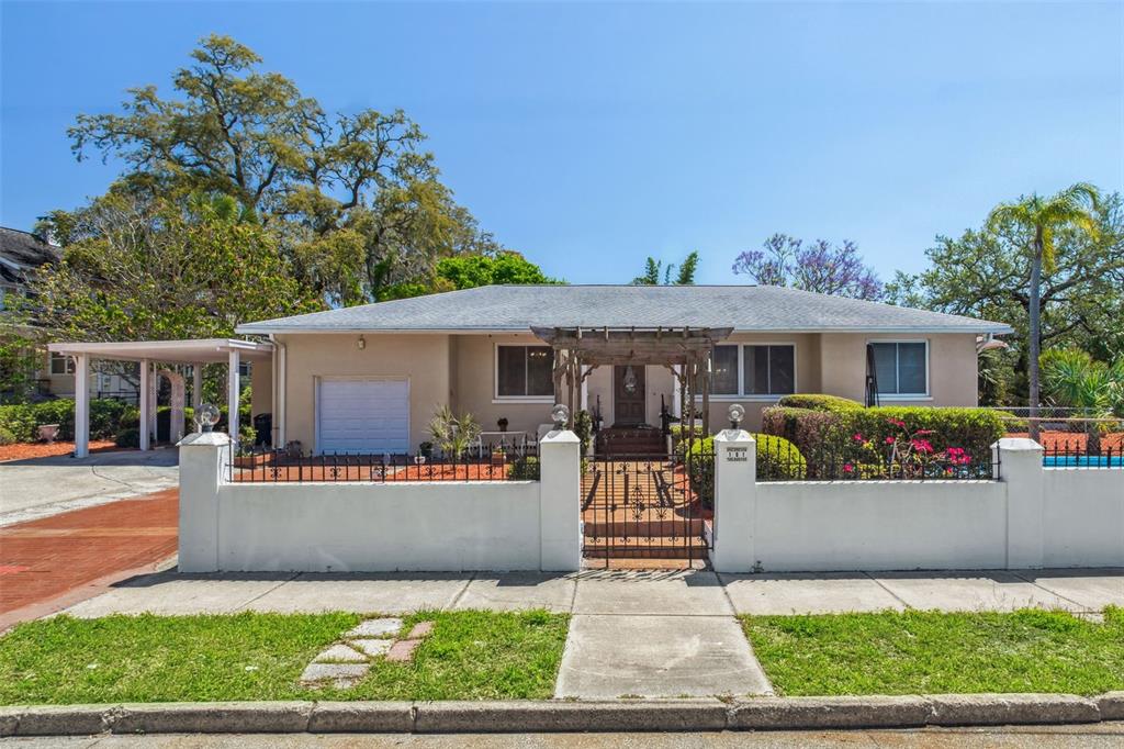 101 PAMPAS AVENUE