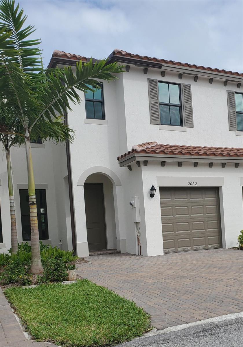 2022 S Oysterwood Lane S, Riviera Beach FL 33410